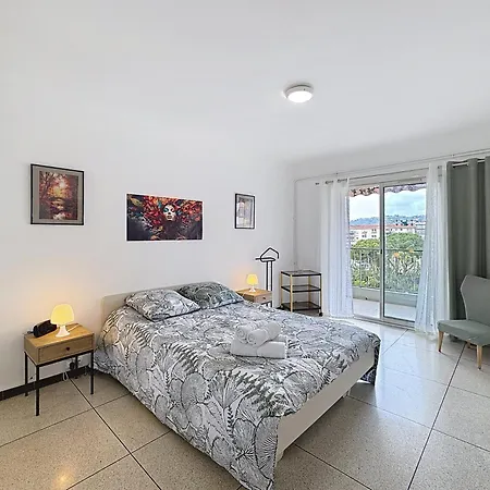 L'escapade Mediterraneenne Апартаменты Жуан-ле-Пен